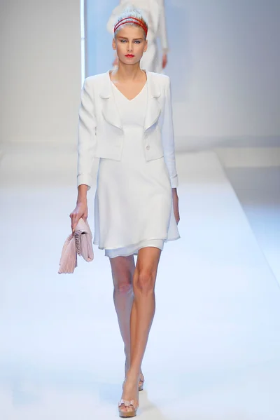 Look 15